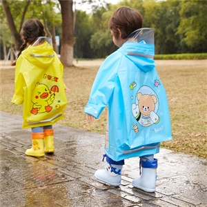 เสื้อกันฝนเด็ก ชุดกันฝนเด็ก มีพื้นที่สำหรับกระเป๋าสะพาย ผลิตและจัดจำหน่ายชุดกันฝน เสื้อกันฝนลายแฟชั่น รับสกรีนโลโก้เสื้อกันฝน