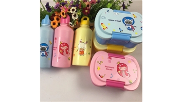 มอบความสุขวันเด็กด้วยชุดกล่องข้าวและกระบอกน้ำลวดลายการ์ตูน